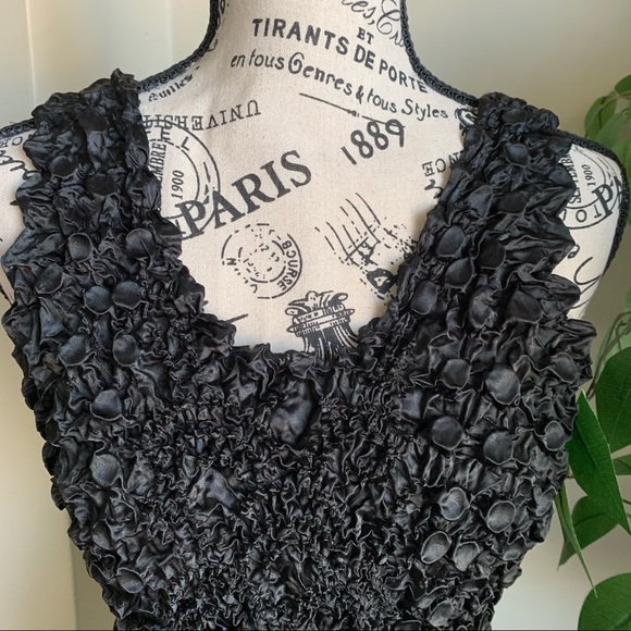 Sister Brand Textured Stretchable Sleeveless Top Black Sz One Size - Picture 2 of 11